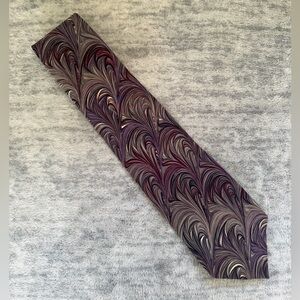 Men’s Tie with a Swirl Pattern